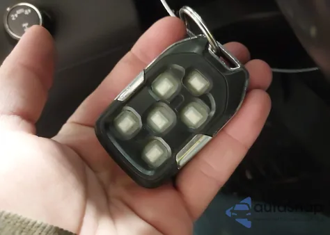 2017 Chevrolet Suburban Premier z USA, uszkodzony, nr VIN 1GNSKJKC8HR261729